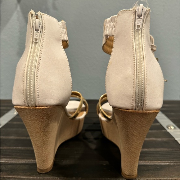 Unique style Wedge with tassels - Picture 4 of 6